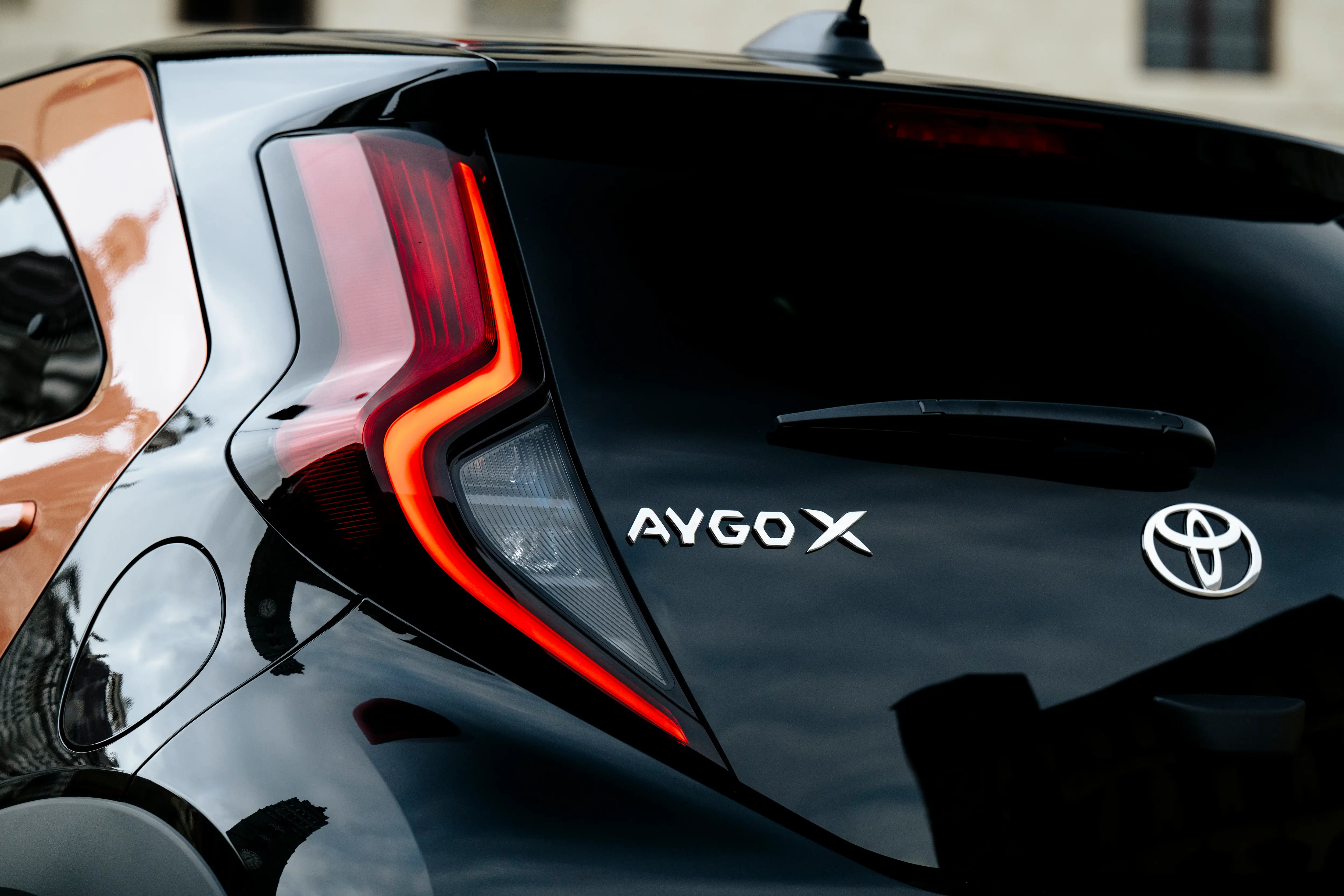 Gute-Mobile toyota aygo x hybrid back left zoom